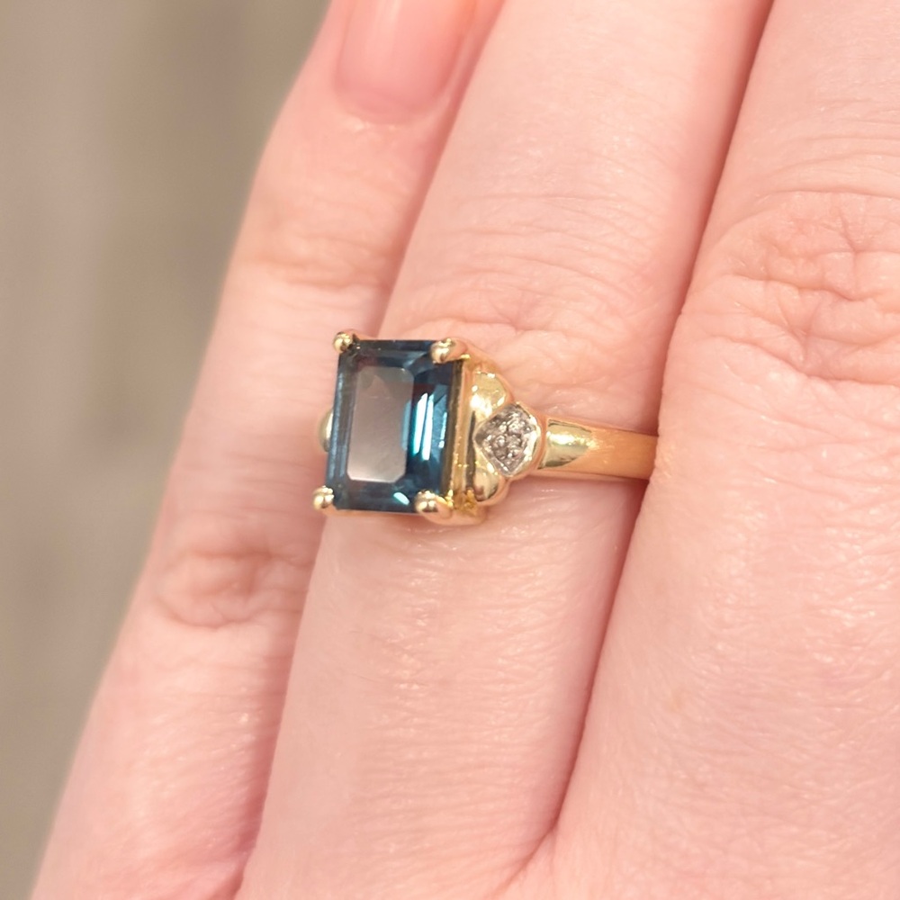 Vintage 14K Gold London Blue Topaz Ring: Emerald Cut Solitaire, Size 7 - Picture 5 of 10